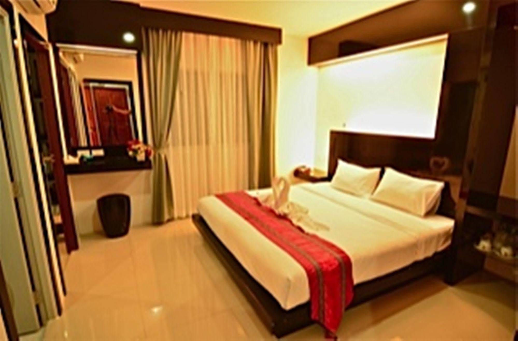 D1 Hotel Patong Beach Εξωτερικό φωτογραφία