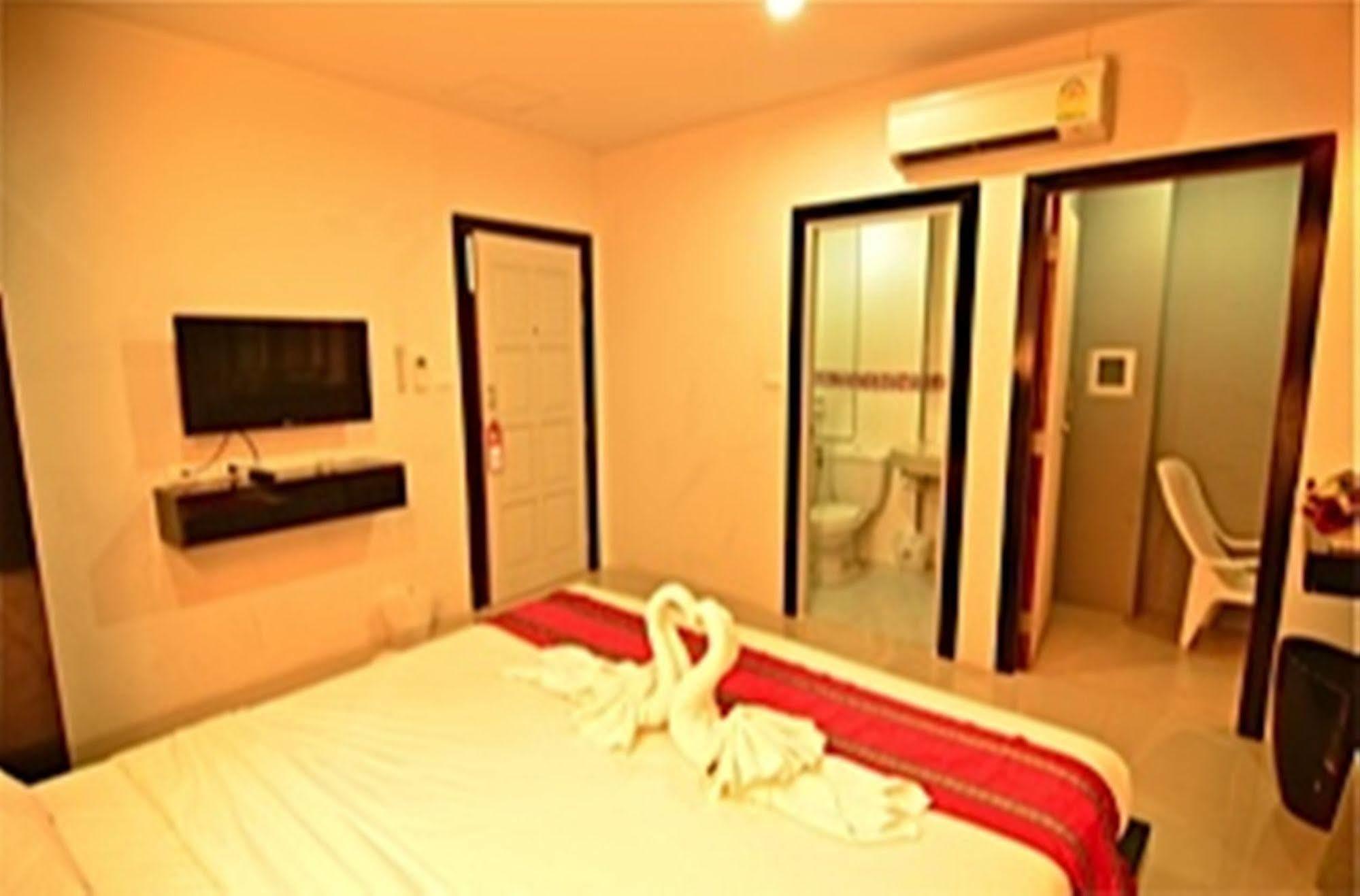 D1 Hotel Patong Beach Εξωτερικό φωτογραφία